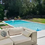 Villa Luxury Beachfront With Pool & Private Parking
