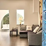 Luxury Beachfront With Pool & Private Parking Villa *
