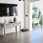Villa Luxury Beachfront With Pool & Private Parking *