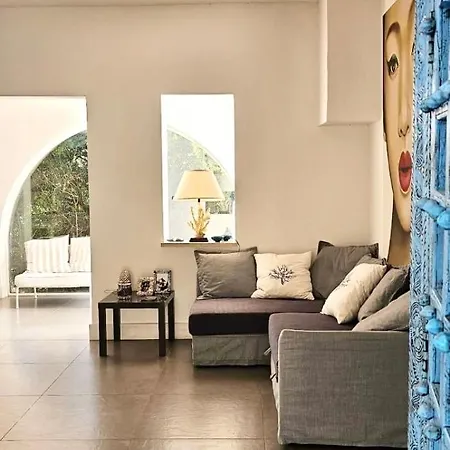 Luxury Beachfront With Pool & Private Parking Вилла *