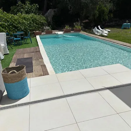 Luxury Beachfront With Pool & Private Parking * Остуни