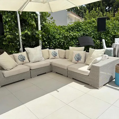 Luxury Beachfront With Pool & Private Parking Вилла