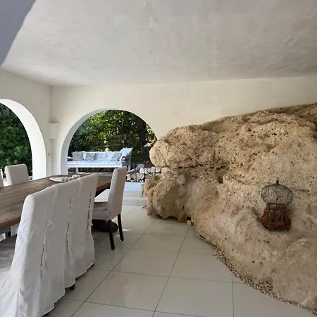 Luxury Beachfront With Pool & Private Parking Вилла *