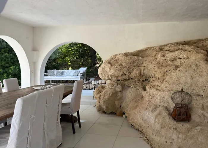 Luxury Beachfront With Pool & Private Parking Villa *