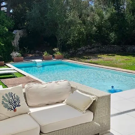 빌라 Luxury Beachfront With Pool & Private Parking