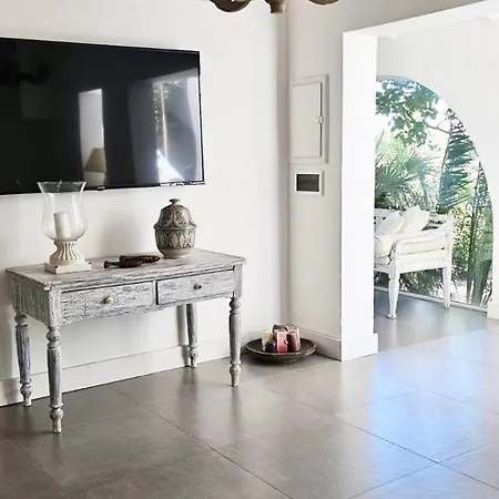 빌라 Luxury Beachfront With Pool & Private Parking *