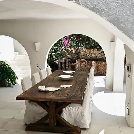 빌라 Luxury Beachfront With Pool & Private Parking 오스투니