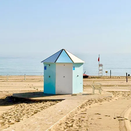 Luxury Beachfront With Pool & Private Parking * 오스투니