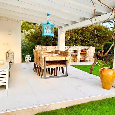 Luxury Beachfront With Pool & Private Parking 빌라 오스투니