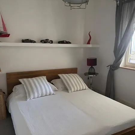 Luxury Beachfront With Pool & Private Parking