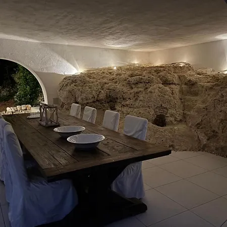 Luxury Beachfront With Pool & Private Parking